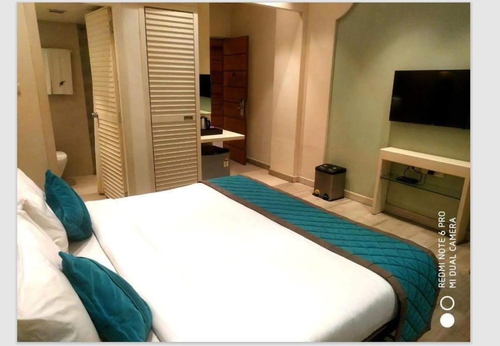 อิบิซา เดอะ เฟิร์น รีสอร์ต แอนด์ สปา โกลกตา Hotel โกลกาตา ภายนอก รูปภาพ